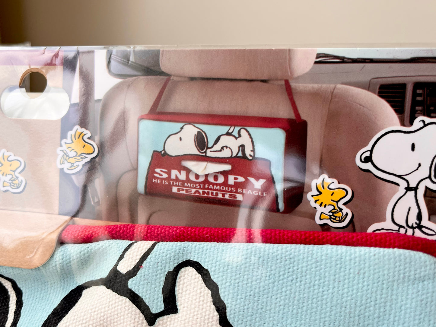 Snoopy Porta-Tissues para Auto © PEANUTS
