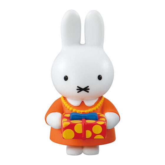 Miffy Scene Collection Mom’s Birthday | Set Completo de 4 Figuras Gashapon