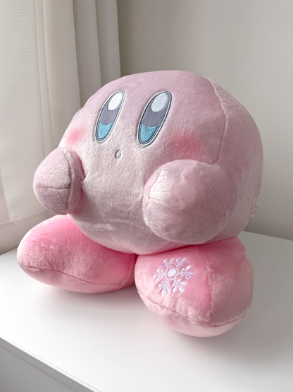 Kirby Snow Peluche ❄️ © Nintendo / HAL Laboratory