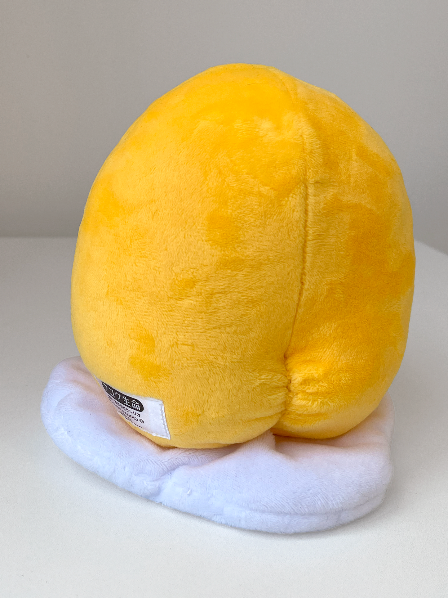 Gudetama Peluche 🥚 © SANRIO CO., LTD