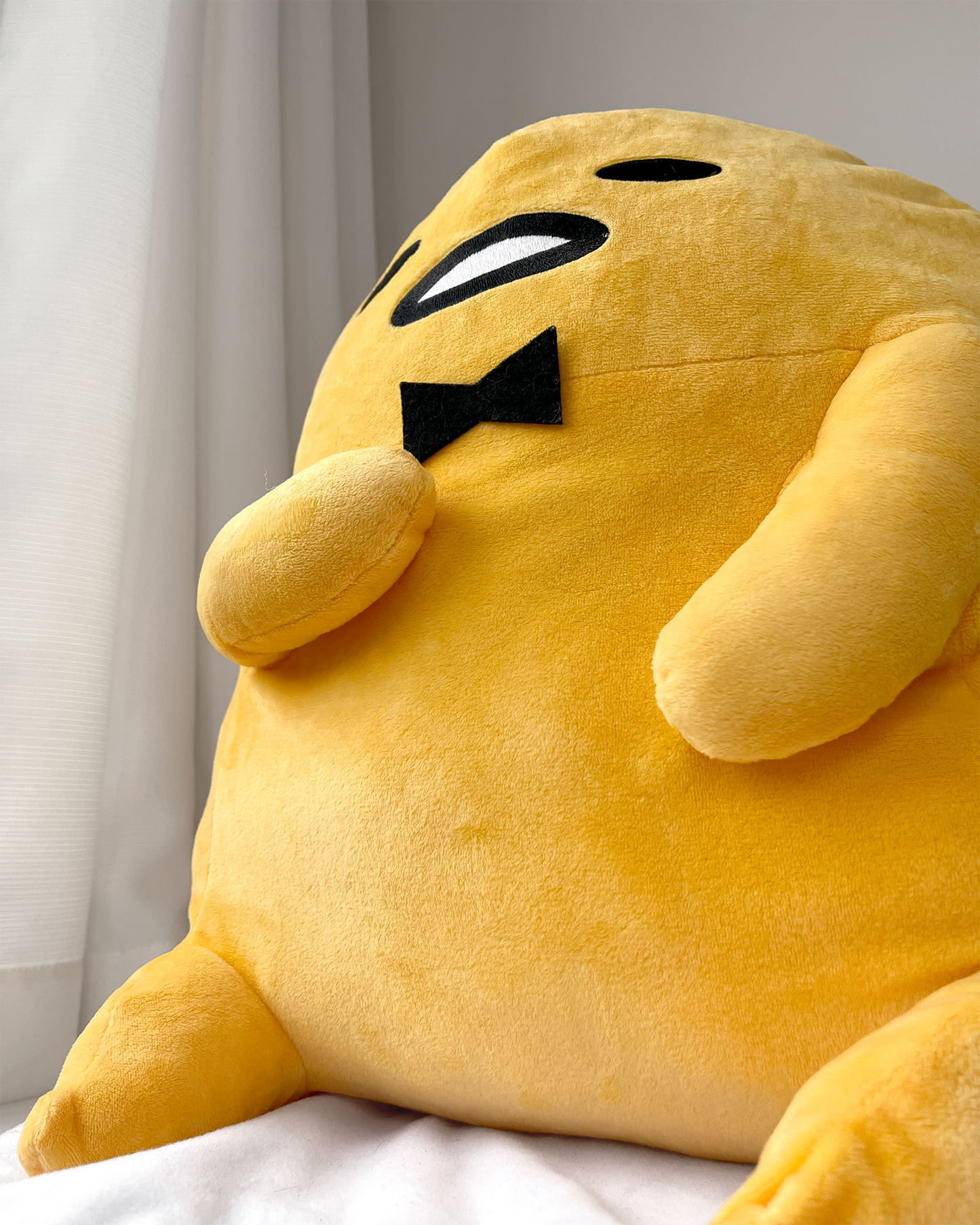 Gudetama Elegante Peluche Gigante © SANRIO CO., LTD