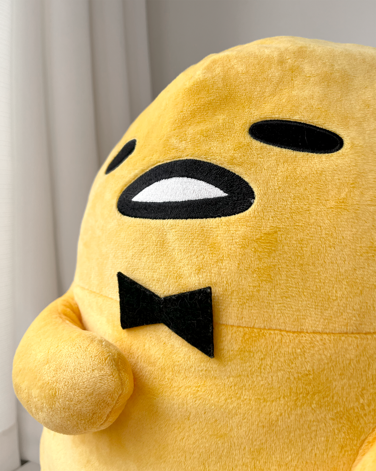 Gudetama Elegante Peluche Gigante © SANRIO CO., LTD