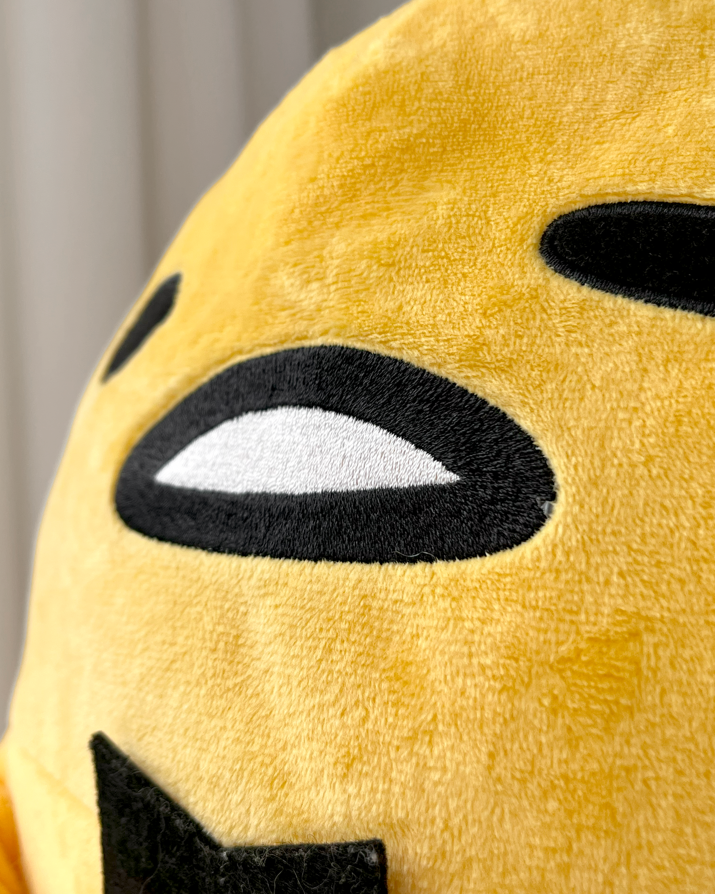 Gudetama Elegante Peluche Gigante © SANRIO CO., LTD