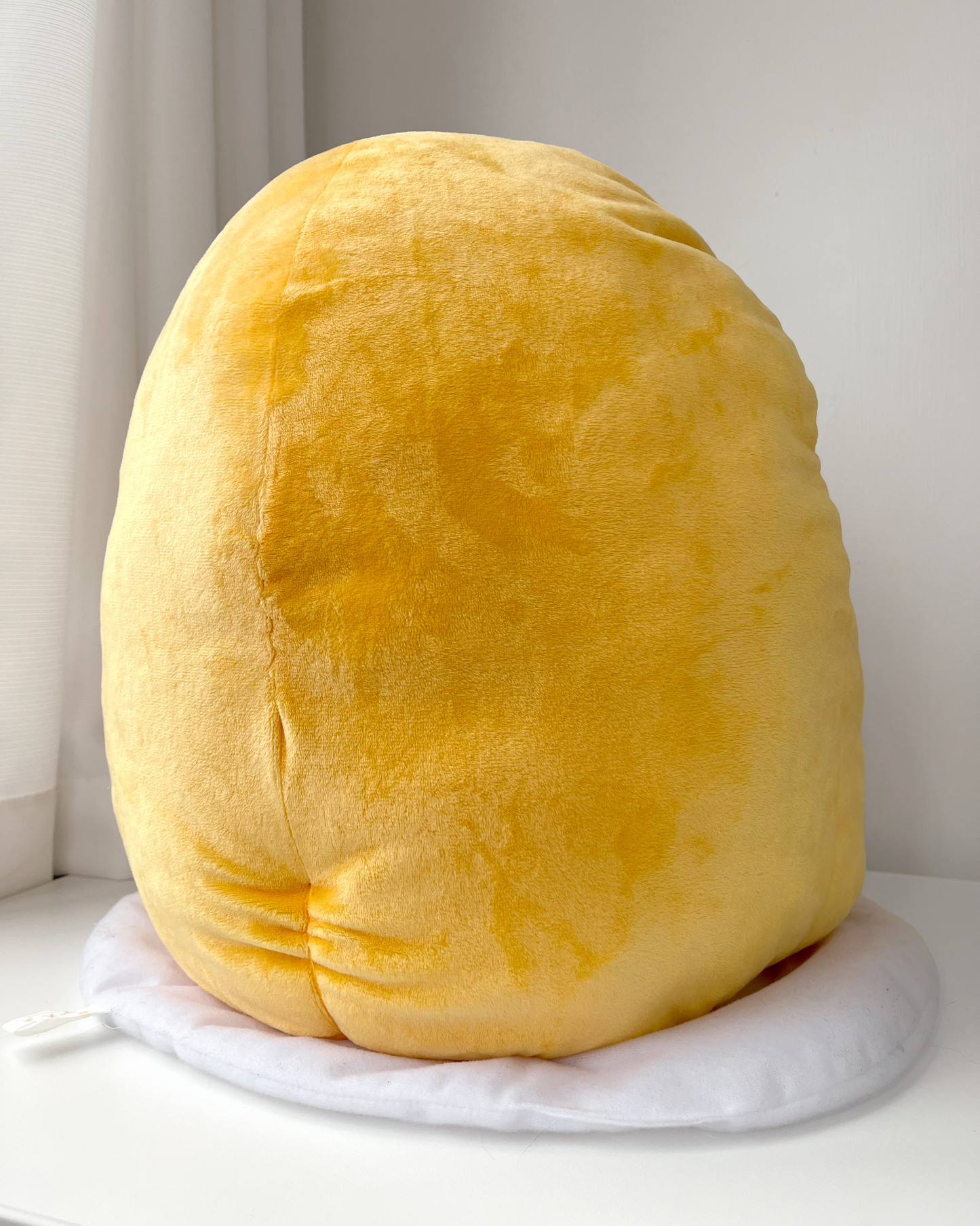 Gudetama Elegante Peluche Gigante © SANRIO CO., LTD